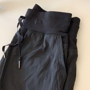 Lululemon Cropped Pants